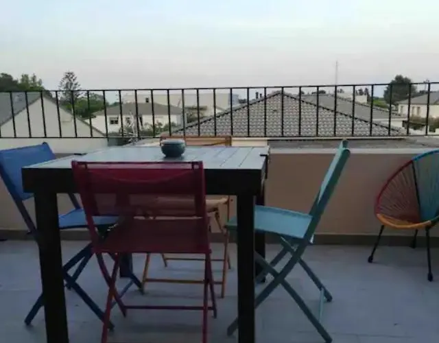 A 600 Metres De La